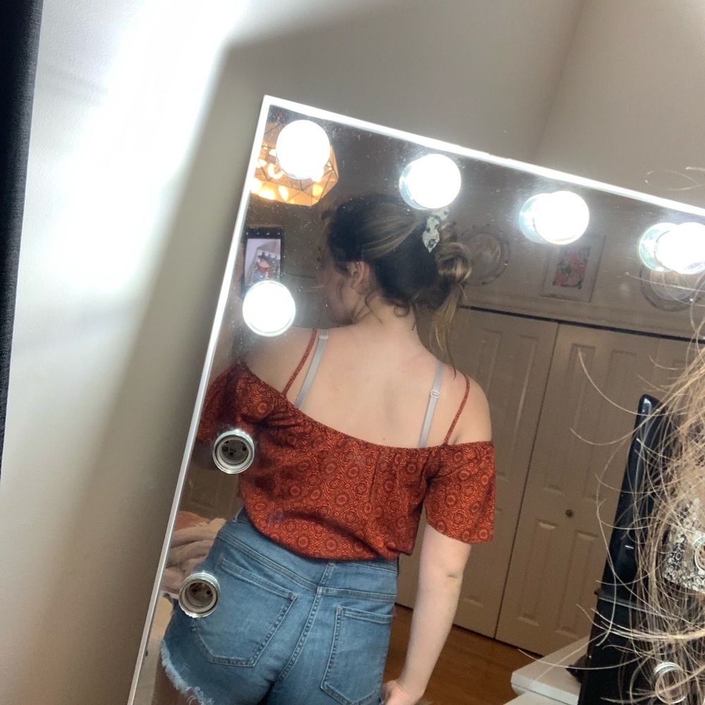Cold shoulder patterned - Picture 4 of 4